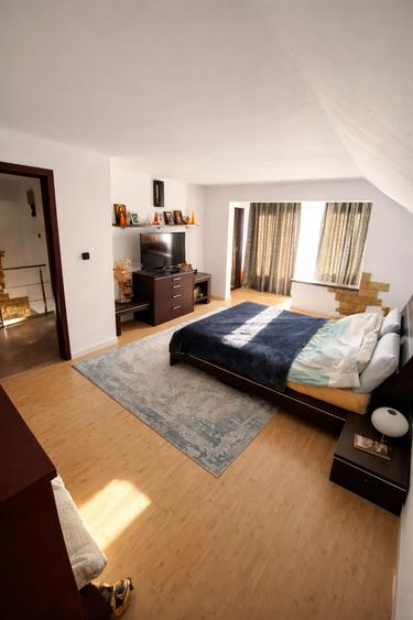 Casă Budești – potrivită pentru familie, curte și spații generoase - 17