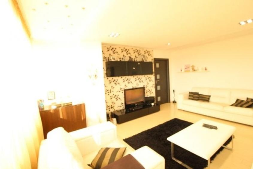Apartament cu 3 camere semidecomandat, mobilat în Alexandru Obregia