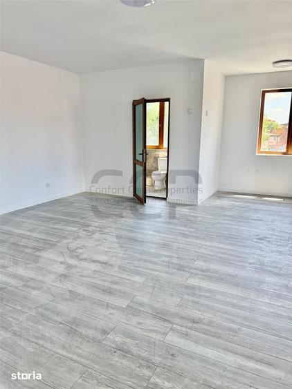 Casă cu 8 camere cu Teren 50 Mp în Vitan