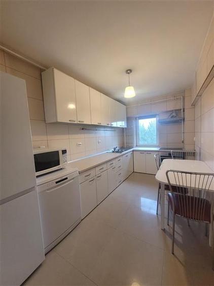 Apartament cu 3 camere decomandat, mobilat în Faleza Nord