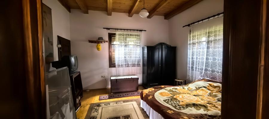 Casă individuală cu 6 camere cu Teren 593 Mp în Est