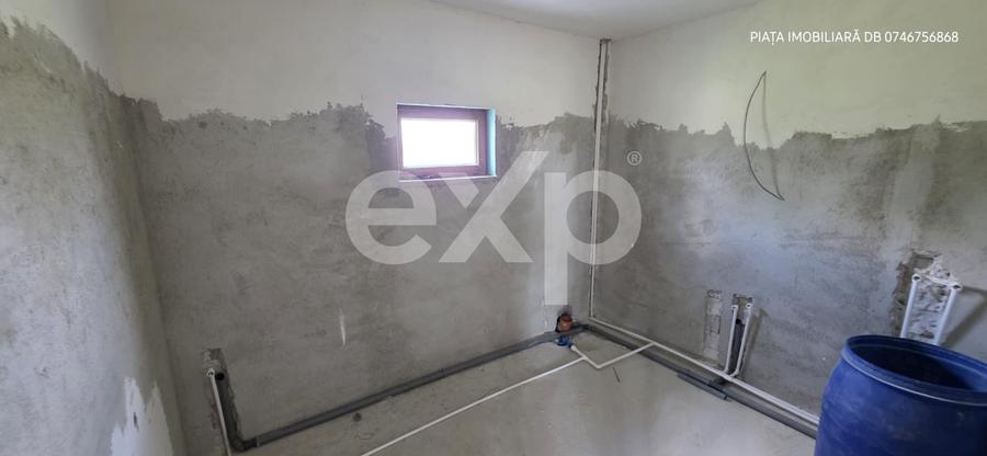 Casă individuală cu 7 camere cu Teren 2000 Mp în Colacu
