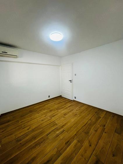 Apartament cu 4 camere decomandat în Tineretului