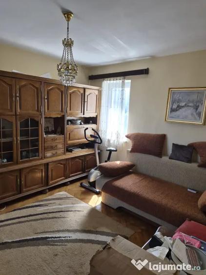 Apartament cu 3 camere decomandat, mobilat în Central