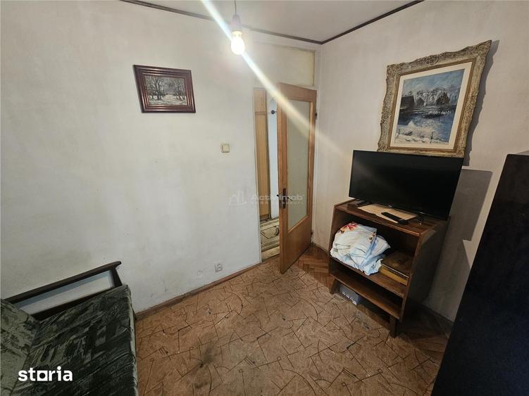 Apartament cu 4 camere decomandat în Central