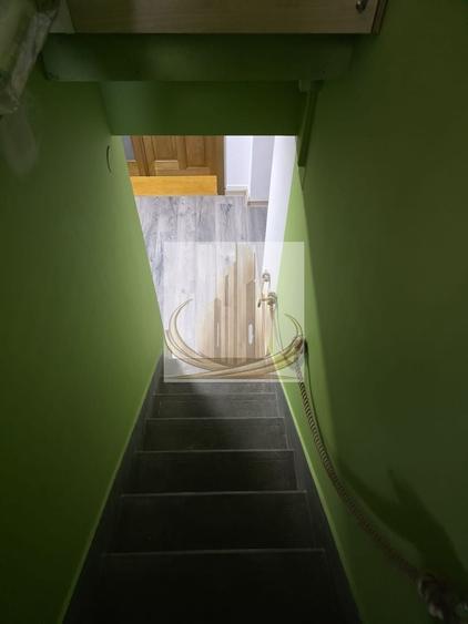 Casă individuală cu 7 camere cu Canalizare în Lipovei