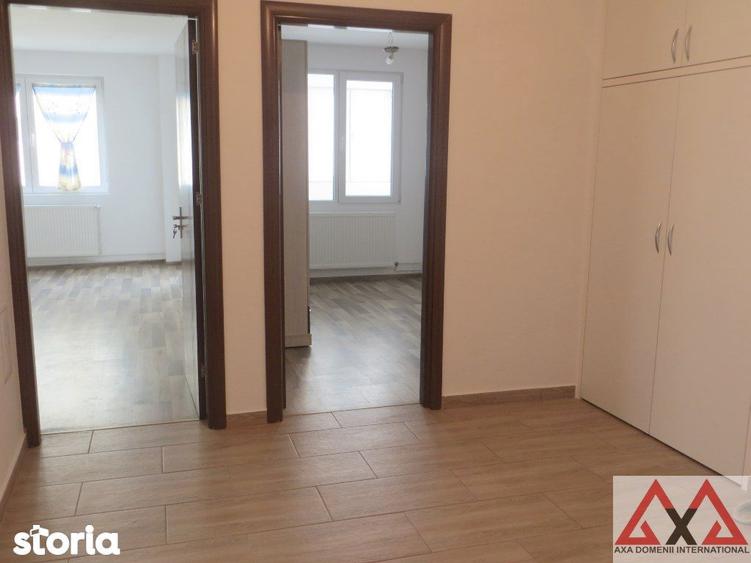 Apartament cu 4 camere semidecomandat în Berceni