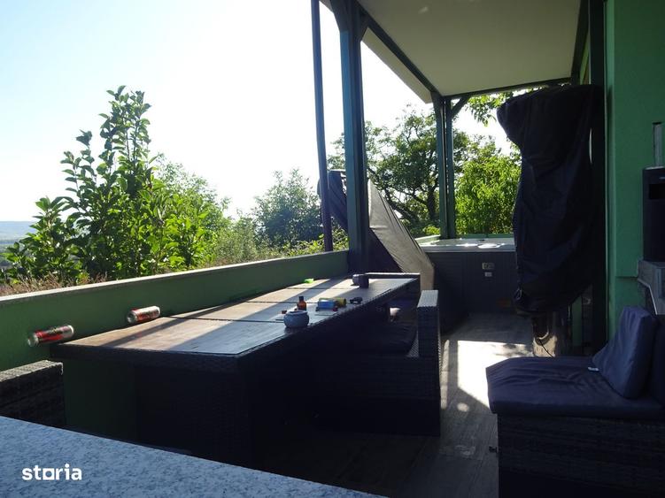 Casă cu 6 camere cu Teren 1568 Mp în Aleșd