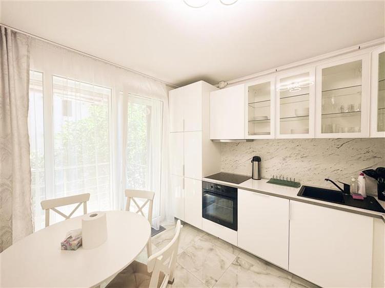 Apartament cu 3 camere semidecomandat, mobilat în Herăstrău