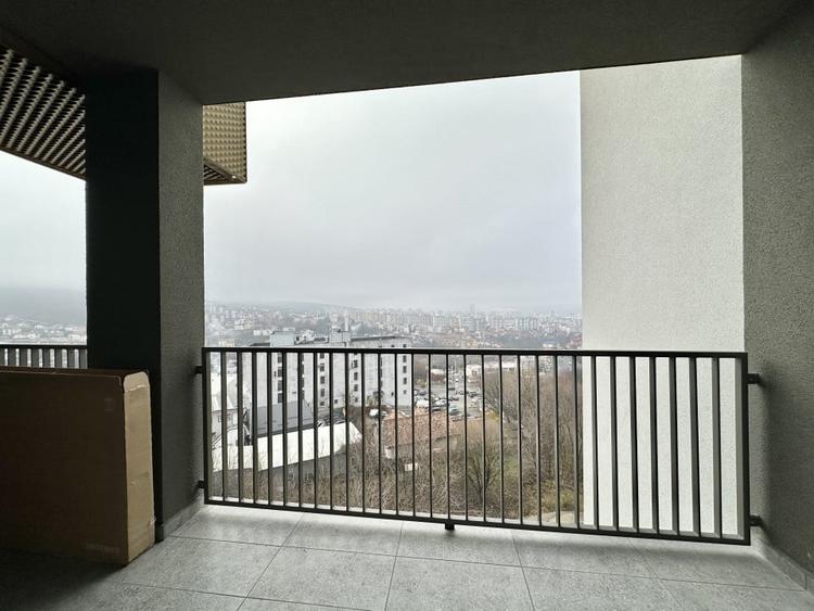 Apartament cu 3 camere semidecomandat, mobilat în Zorilor