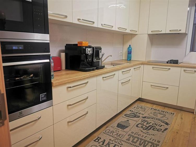 Apartament cu 5 camere decomandat, mobilat în Obcini