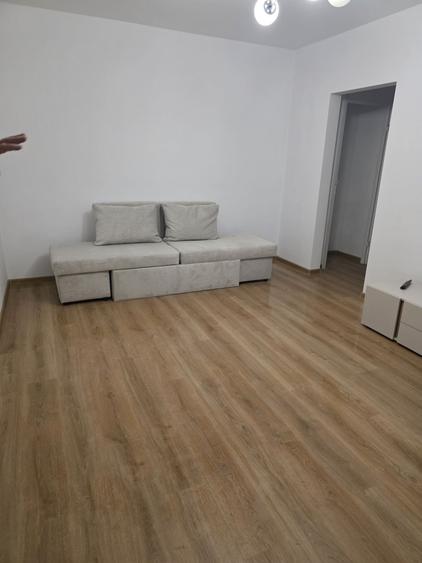 Apartament cu 2 camere semidecomandat în 1 Mai