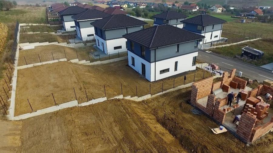Casă cu 5 camere cu Teren 510 Mp în Corușu