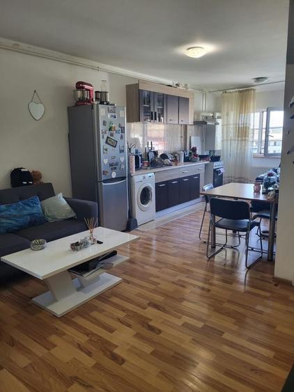 Apartament cu 2 camere decomandat în Florești