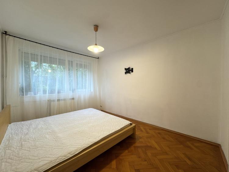 Apartament cu 3 camere decomandat, mobilat în Berceni