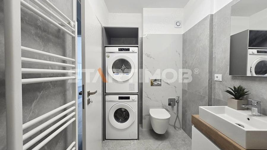 Apartament cu 2 camere decomandat în Tractorul