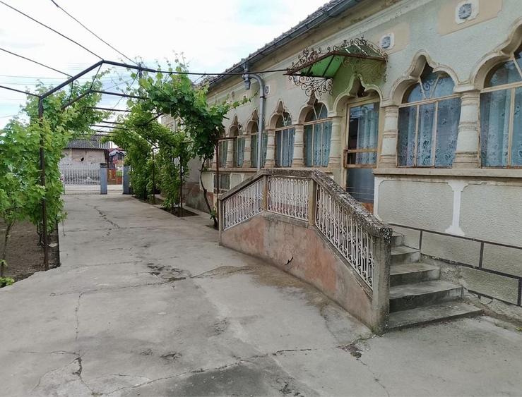 Casă cu 4 camere în Ciupercenii Vechi