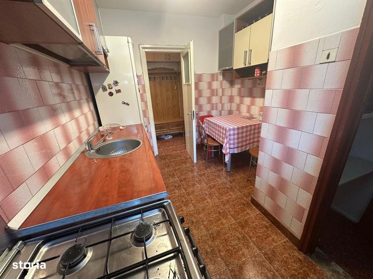 Apartament cu 2 camere semidecomandat în Rovine