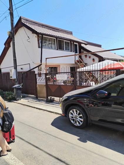 Casă cu 6 camere cu Teren 220 Mp în Central