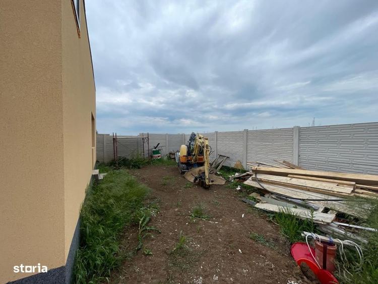 Casă cu 4 camere cu Teren 400 Mp în Șimnicu de Jos