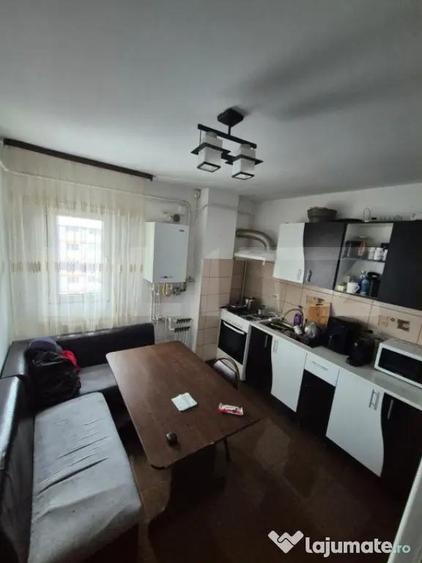 Apartament cu 3 camere decomandat în George Enescu