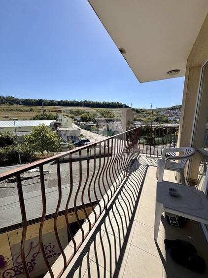Apartament cu 2 camere semidecomandat, mobilat în Florești