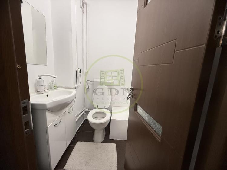 Apartament cu 3 camere decomandat, mobilat în Craiovița Nouă