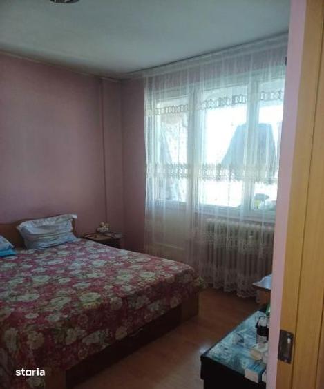 Apartament cu 4 camere decomandat, mobilat în Berceni