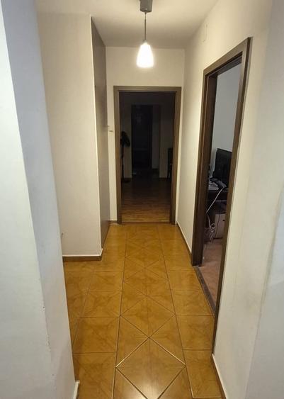 Apartament cu 3 camere semidecomandat în 1 Decembrie 1918
