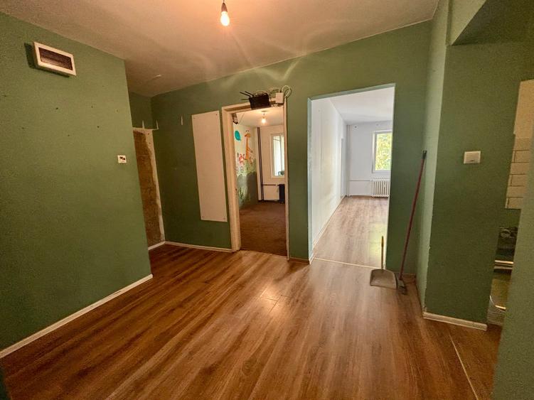 Apartament cu 4 camere decomandat în Iancului