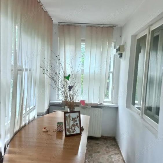 Vand casa si curte spatioase de 400 mp, cu multa verdeata,situate intr-o zona linistita! - 6