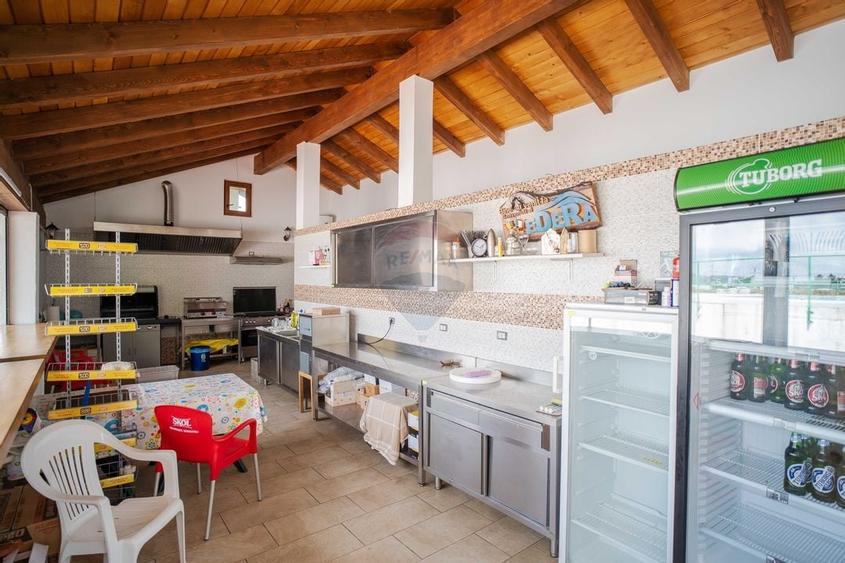 Complex cu Piscină/Cazare de Vânzare, 10.777mp Teren - DN24, Vaslui - 12