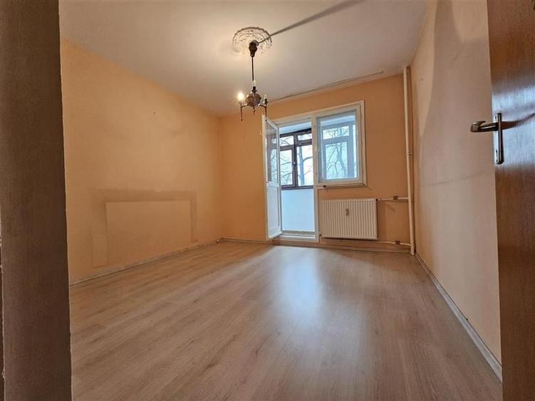 Apartament 3 camere de vanzare - etaj 2 - aproape de metrou Dristor - 4