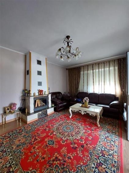 Vila de vanzare P+1 si  4200 mp teren in Com Livezi - 3