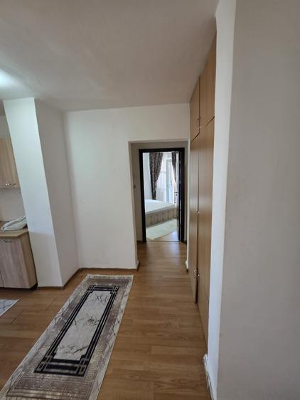 Capitol (Blvd Mamaia)- 2 camere decomandate 56mp, etaj 3/4 - 136.500euro - 3