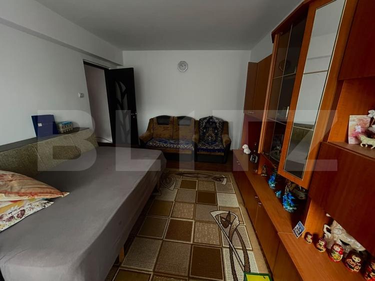 Apartament cu 2 camere semidecomandat, mobilat în Titu