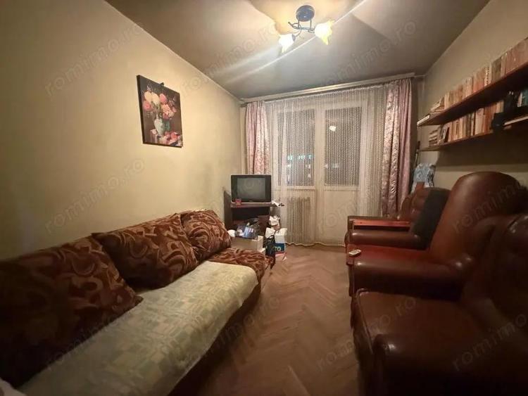 Vintage apartament 4 camere, B-dul Bucure?ti / Regele Mihai,decomandat etaj 2 - 4