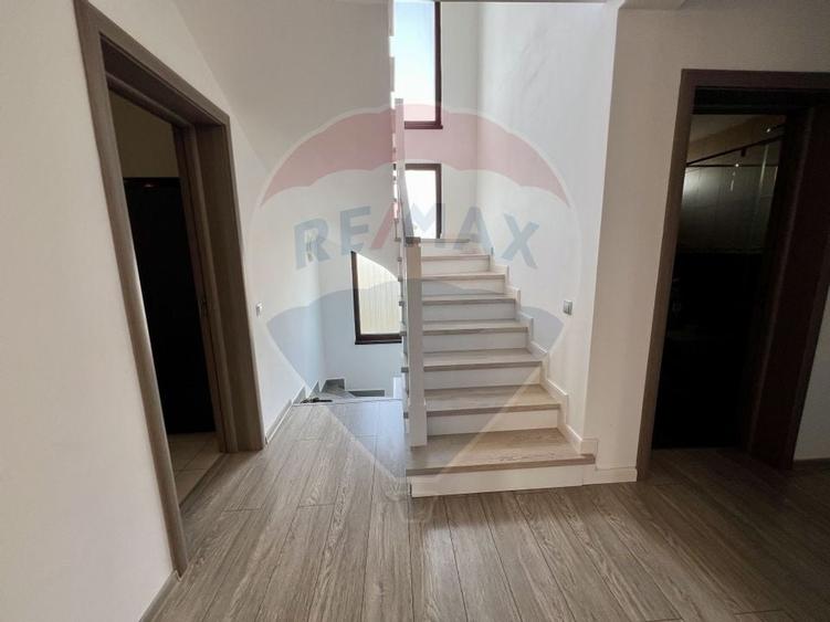 Casă  de vanzare - 8