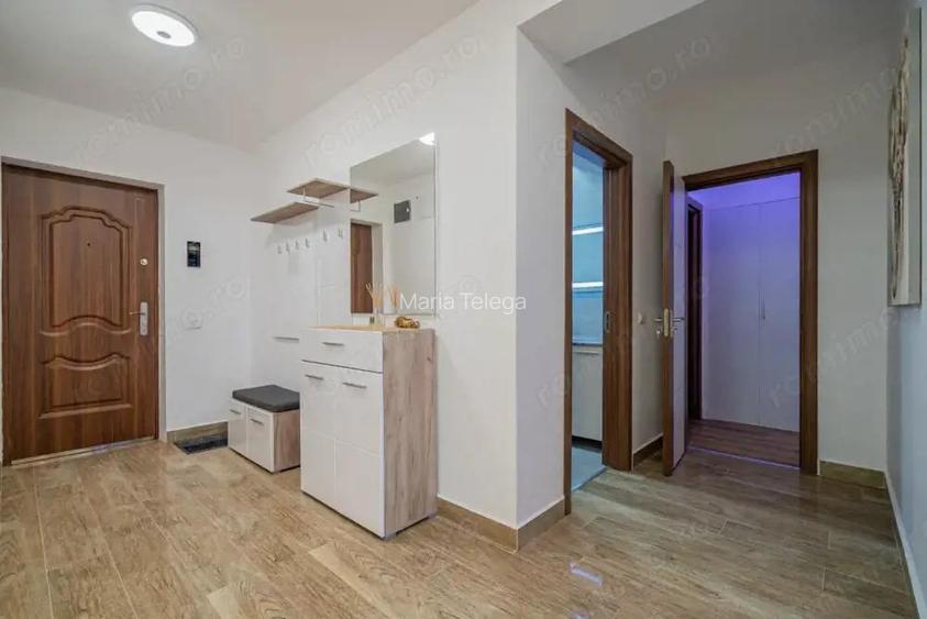 Apartament 3 camere, 100 m2, decomandat, parcare subterana zona Coresi Apartament 3 camere, 100 m2, decomandat, parcare subterana zona Coresi