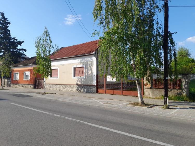 Imobil cu teren pentru birouri sau activități comerciale – Tileagd, centru  - 2