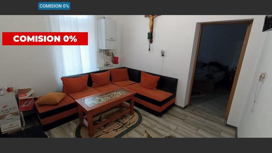 Constructie cu 3 apartamente + teren+ 2 spatii comerciale - 1