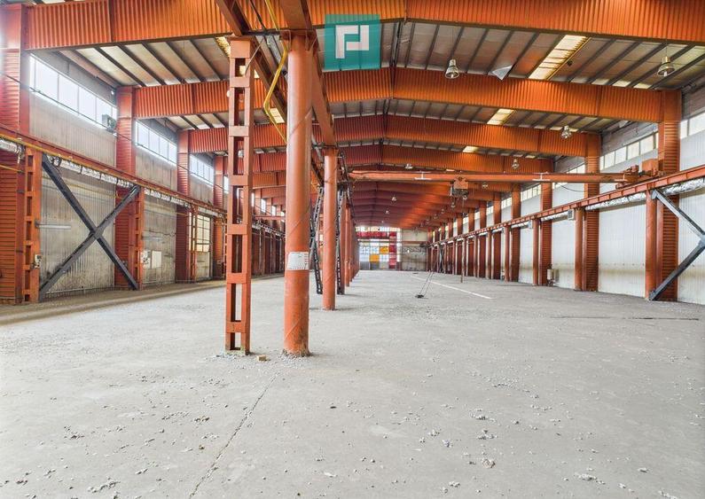 Hala industriala cu pod rulant ?i parcare betonata - 7