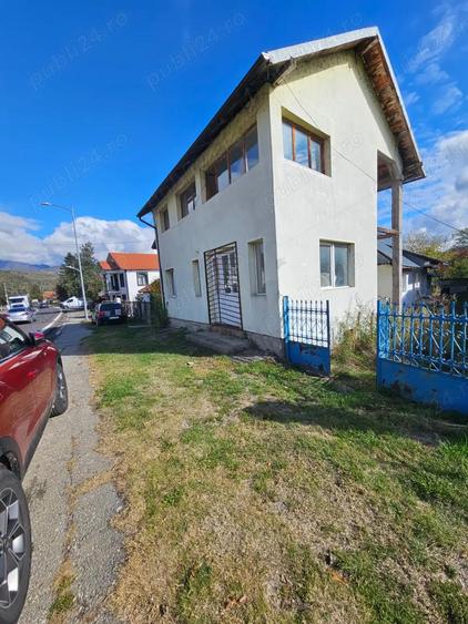 Doua case in aceeasi curte, Calimanesti - 1