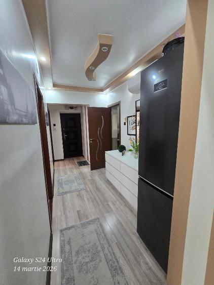 Apartament 3 camere decomandat semi-central  - 2