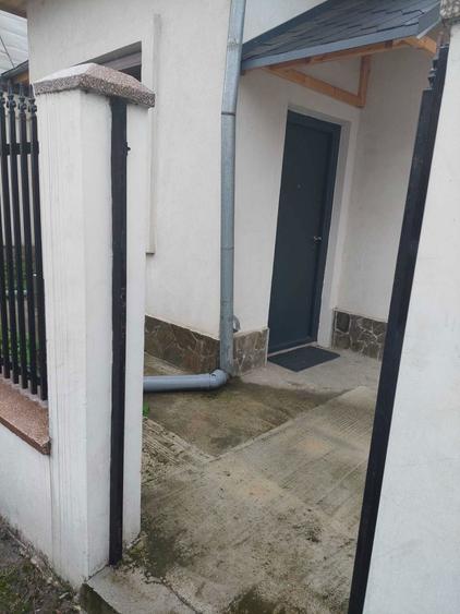 Inchiriez studio la casa, cu curte si acces separat Decebal 84, zona linistita - 2