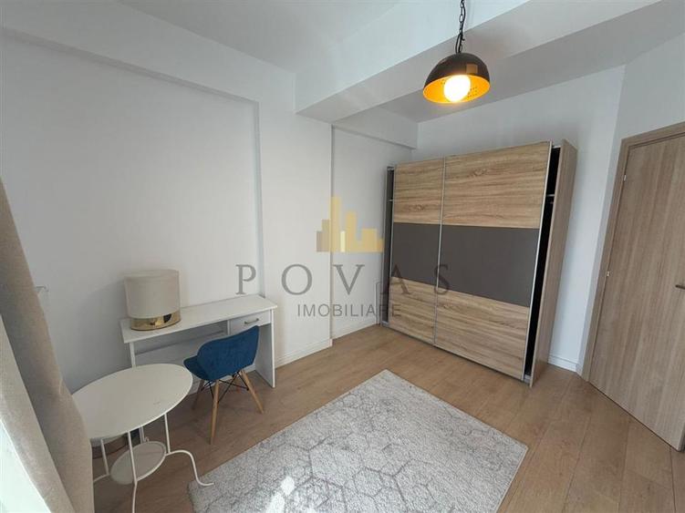 Apartament cu 3 camere semidecomandat, mobilat în Pipera