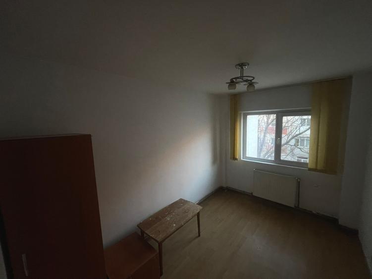 DE VANZARE-APARTAMET 3 CAMERE-DACIA - 3
