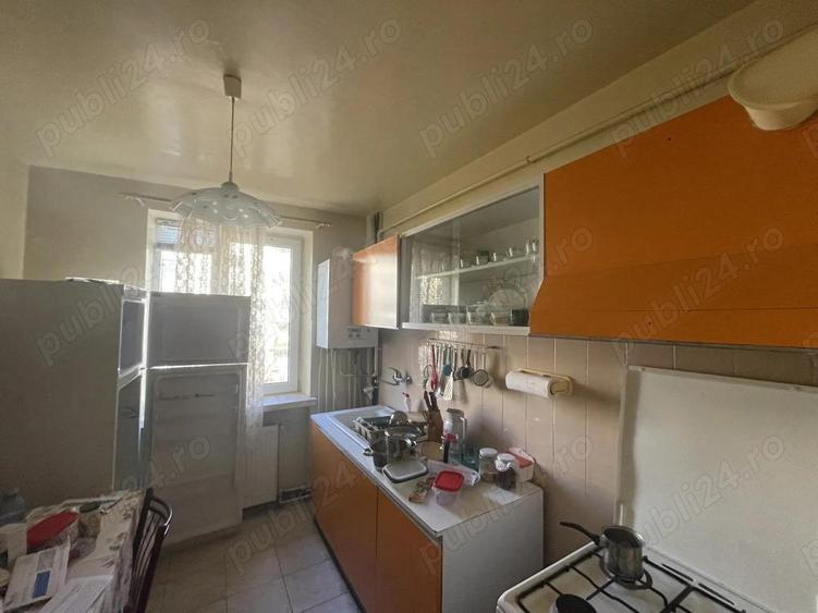 Babes ,2 camere semidecomandat, etaj , balcon, mobilat si utilat, euro - 1