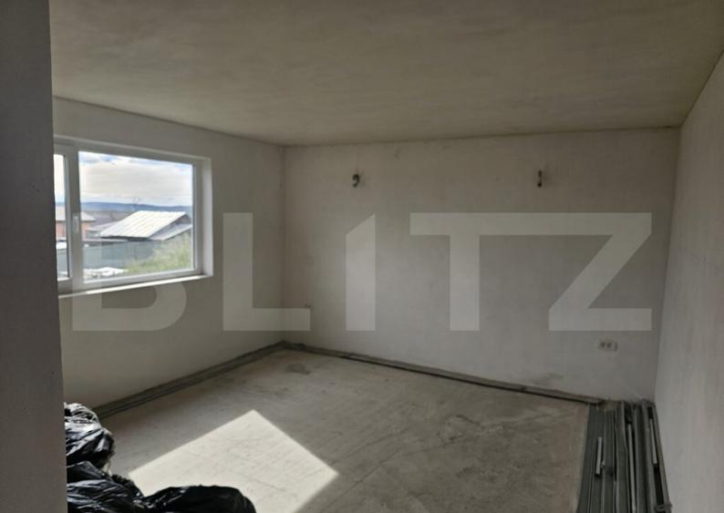 Casa la rosu/semifinisata, P+E, 139 mp utili, 523 mp teren, - 6