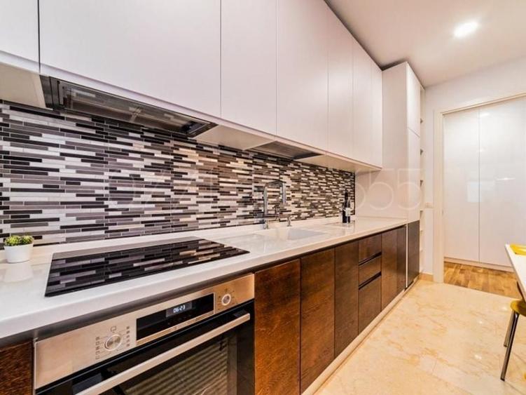 Expoxitiei Piata Presei Libere 1 Mai  Parcare - 8